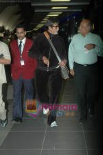 Amitabh Bachchan spotted separately at the airport on 14th April 2011 (7).JPG